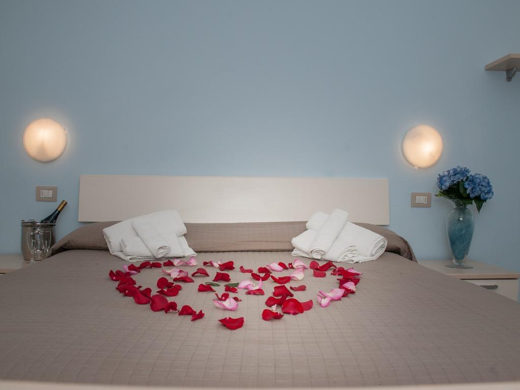 Residence Art Rimini Bagian luar foto