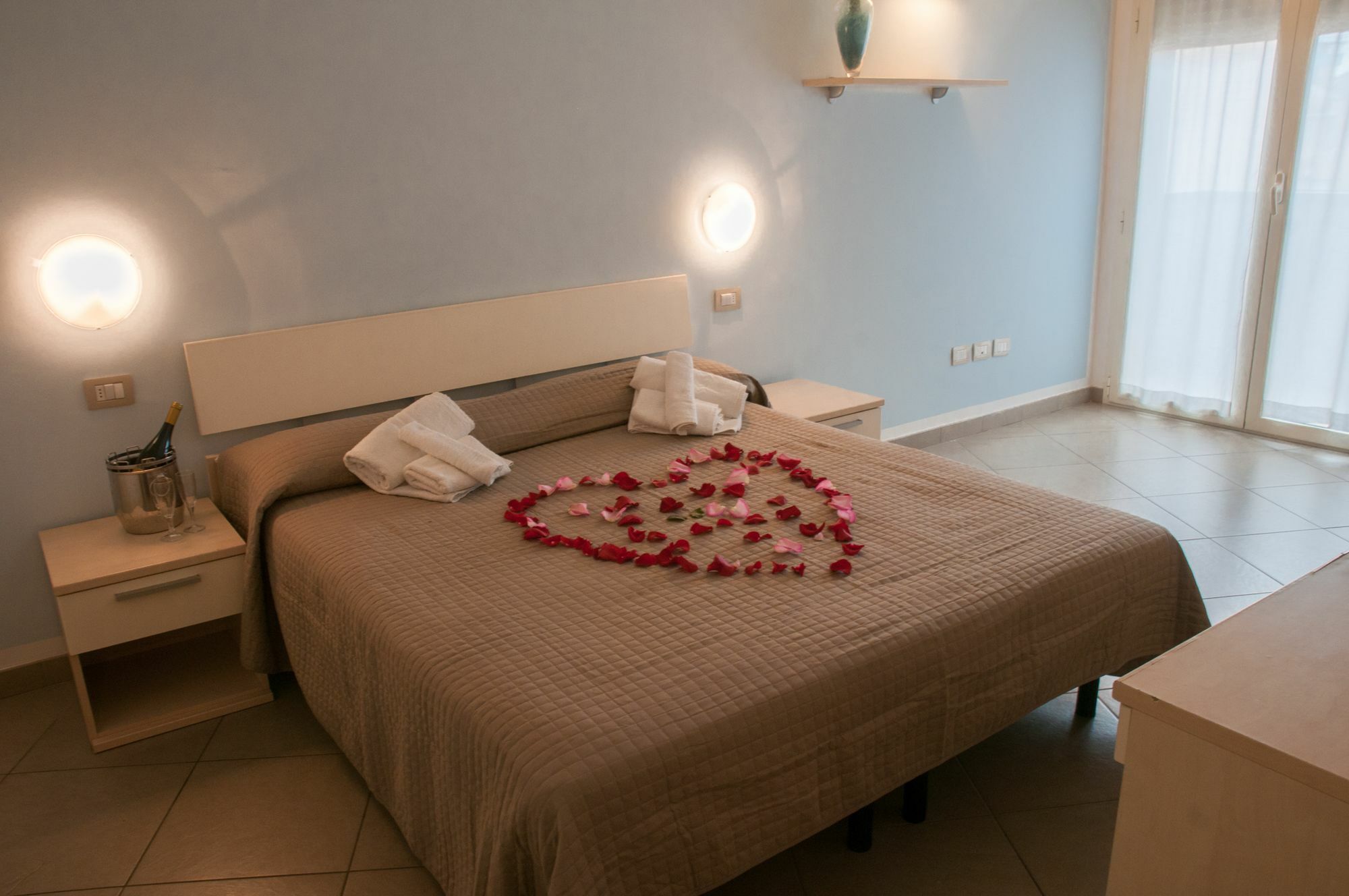 Residence Art Rimini Bagian luar foto